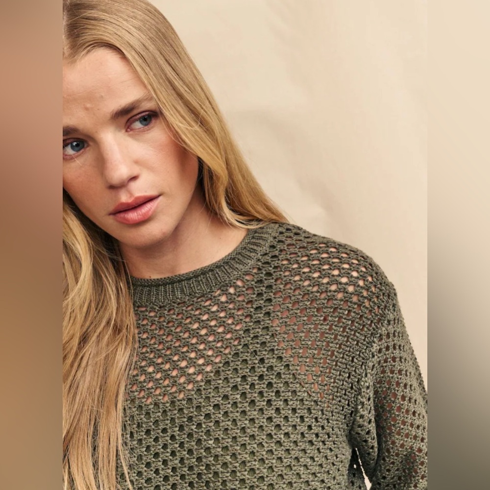 Olive Green Open Knit / Crochet Sweater w/Statement Zippered Back